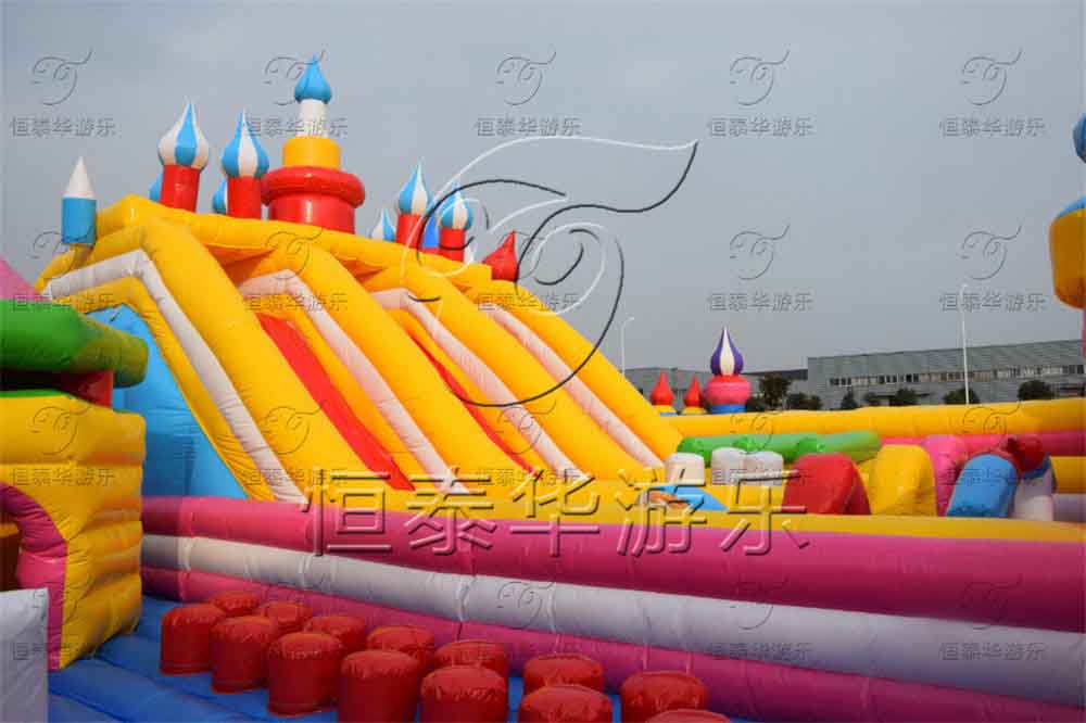 充气城堡挣钱才是硬道理，看到春节充气城堡挣钱的景象惊呆了